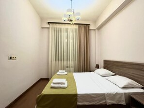 1 bedroom, desk, WiFi, bed sheets