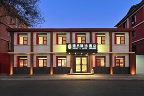 Unclassified image, 4 of 10, button - Super 8 Collection Hotel (Beijing Ganjiakou Subway Station) (Beijing)