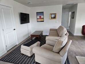 Living area - Charming 2-bedroom 2 Bath Second Story of Home, with AC, WiFi in amazing Denver (Denver)