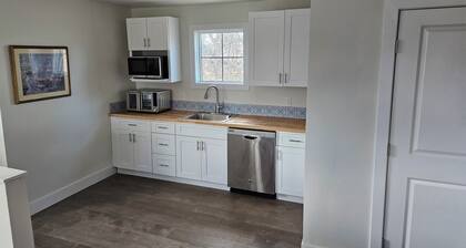 Charming 2-bedroom 2 Bath Second Story of Home, with AC, WiFi in amazing Denver