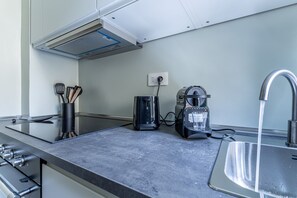 Réfrigérateur, four, plaque de cuisson, lave-vaisselle