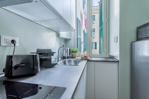 Kühlschrank, Ofen, Herdplatte, Geschirrspüler