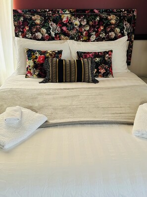 4 bedrooms, desk, iron/ironing board, travel crib