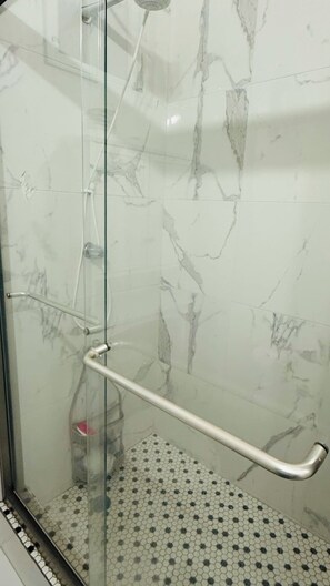 Hårtørrer, håndklæder, Toiletpapir