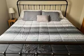 2 室のベッドルーム、アイロン / アイロン台、WiFi、ベッドシーツ