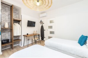 2 chambres, coffres-forts dans les chambres, fer et planche à repasser
