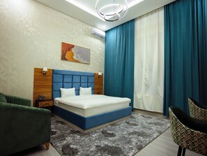 In-room safe, desk, laptop workspace, soundproofing