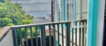 Laguna Beach Escape, Walk to Beach