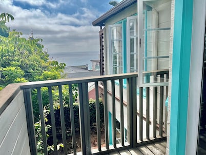 Laguna Beach Escape, Walk to Beach