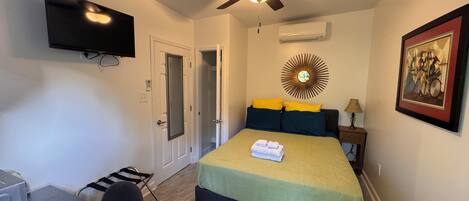 1 bedroom, desk, WiFi, bed sheets