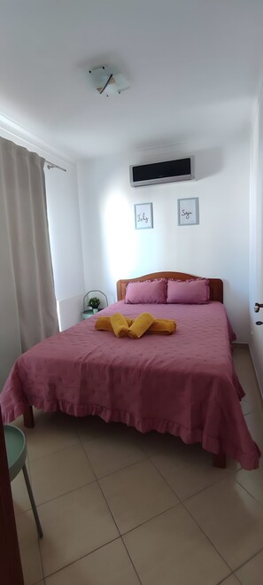 2 quartos, Wi-Fi de cortesia, roupa de cama