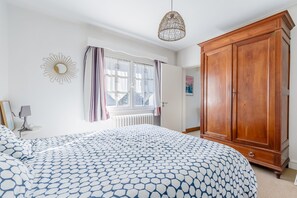 3 bedrooms, iron/ironing board, free WiFi, bed sheets