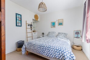 3 عدّة غرف نوم ومكواة/لوح كي وواي فاي مجانًا وملاءات أسرّة