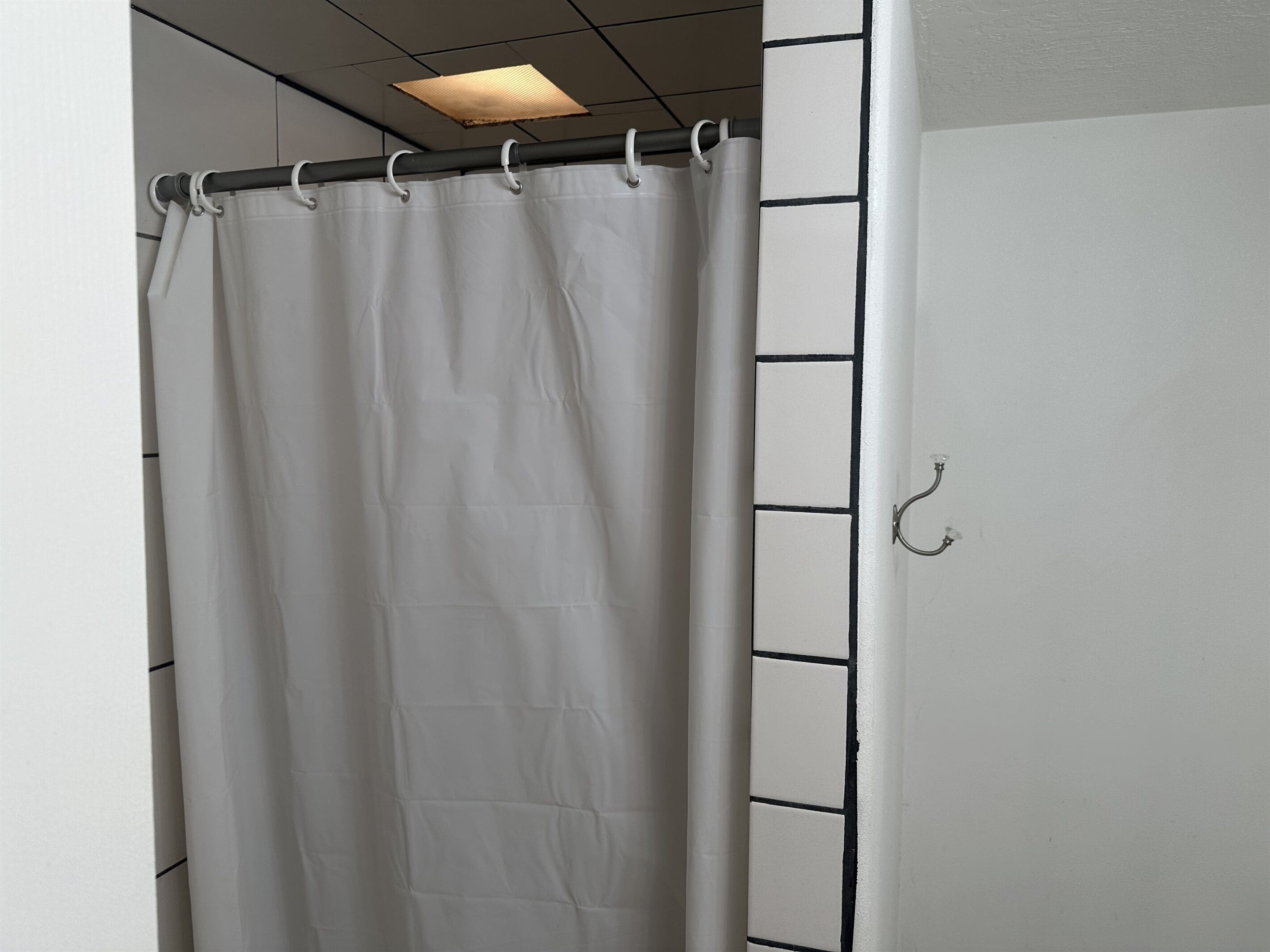 Douche, serviettes fournies