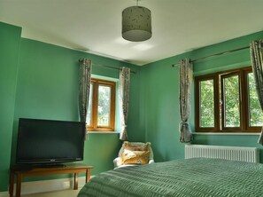 2 habitaciones, escritorio, tabla de planchar con plancha y wifi gratis