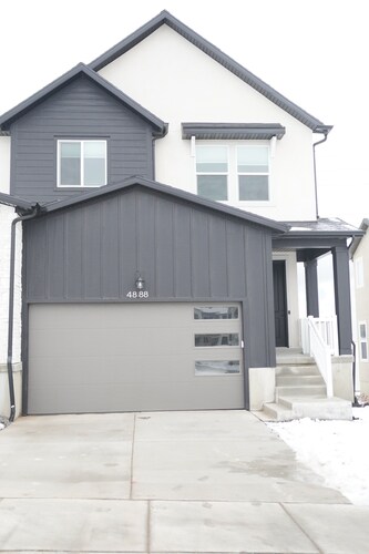 Modern Mapleton Retreat