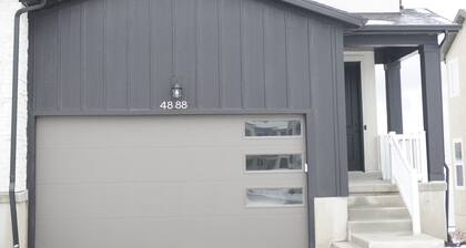 Modern Mapleton Retreat