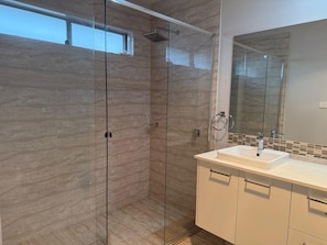 Shower, bidet, towels, soap
