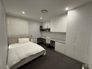4 bedrooms, iron/ironing board, WiFi, bed sheets - Modern Luxury with Nature (Spring Farm)