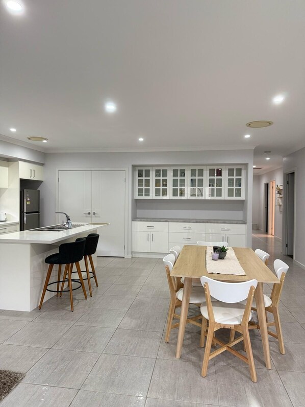 Dining - Modern Luxury with Nature (Spring Farm)