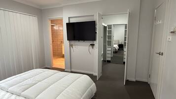 4 quartos, ferros/tábuas de passar roupa, Wi-Fi, roupa de cama