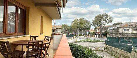 屋外ダイニングエリア