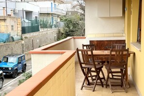 Outdoor dining - M422 - Marcelli, three-room apartment with terrace 100m from the sea (Marceli)