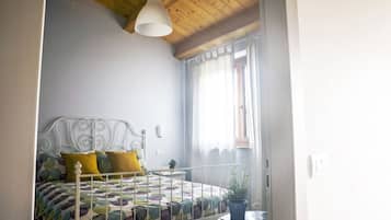 5 bedrooms, WiFi, bed sheets