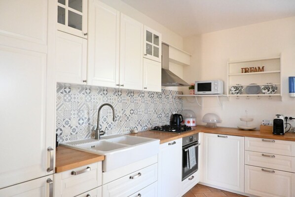 Réfrigérateur, four, lave-vaisselle