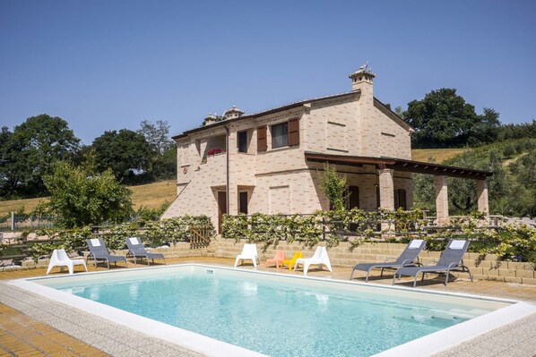 A heated pool - Villa Aurora - Osimo, new villa with swimming pool (Osimo)