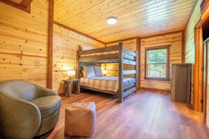 8 bedrooms, iron/ironing board, free WiFi, bed sheets
