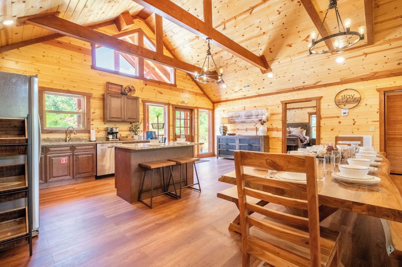 Kylskåp, mikrovågsugn, ugn och spishäll