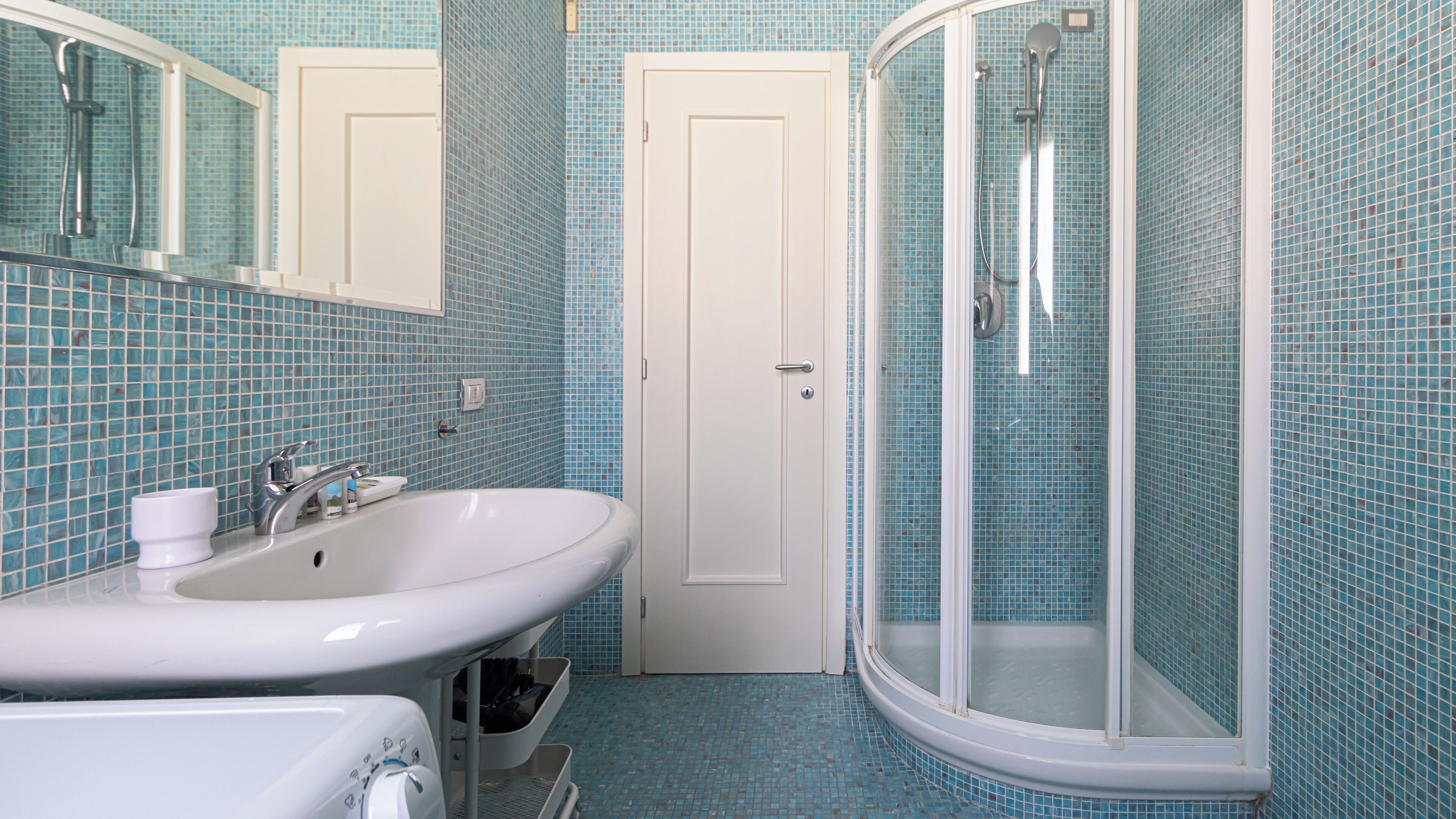 Dusche, Haartrockner, Bidet, Handtücher