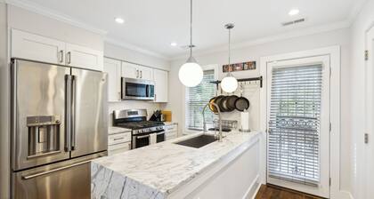 Charming 3BR Townhome w/Free Parking