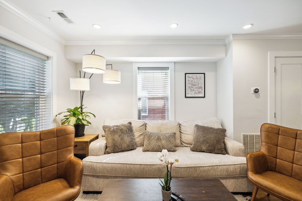 Charming 3BR Townhome w/Free Parking