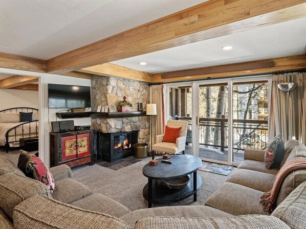 Exterior - Comfortable 3BR Condo in Downtown Aspen Near Lift 1A With Pool & hot Tub! (Aspen)