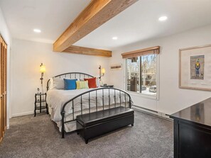 Exterior - Comfortable 3BR Condo in Downtown Aspen Near Lift 1A With Pool & hot Tub! (Aspen)