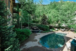 Exterior - Comfortable 3BR Condo in Downtown Aspen Near Lift 1A With Pool & hot Tub! (Aspen)