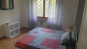 1 bedroom, desk, iron/ironing board, WiFi - Villa "Domus Roma" - Room Piazza Navona (Roma)