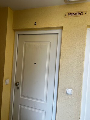 Apartment, Smoking