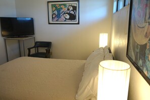 4 bedrooms, desk, free WiFi, bed sheets