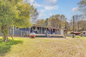 Exterior - Newly renovated lakehouse sleeps 7 with boathouse, fenced yard and kayaks (Downsville)