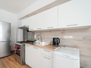 Kühlschrank, Ofen, Herdplatte