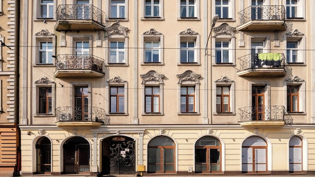 A multi-story building with ornate balconies, large windows, and a classic architectural style. - Kilińskiego Standard Apartment (Łódź)