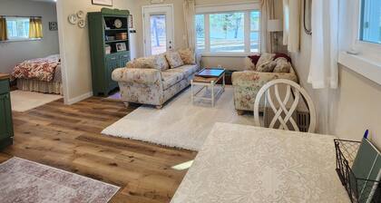 Lake View Cottage for Two with Views of Harrison Lake
