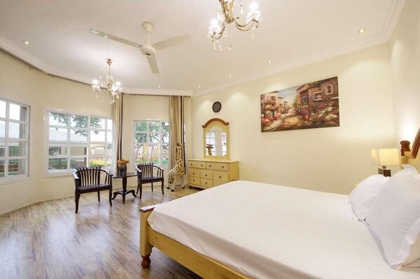 3 bedrooms, iron/ironing board, WiFi, bed sheets