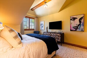 4 bedrooms, desk, iron/ironing board, free WiFi