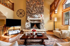 Smart TV y chimenea 