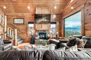 Smart-TV, Kamin, Videospiele, Tischfußball