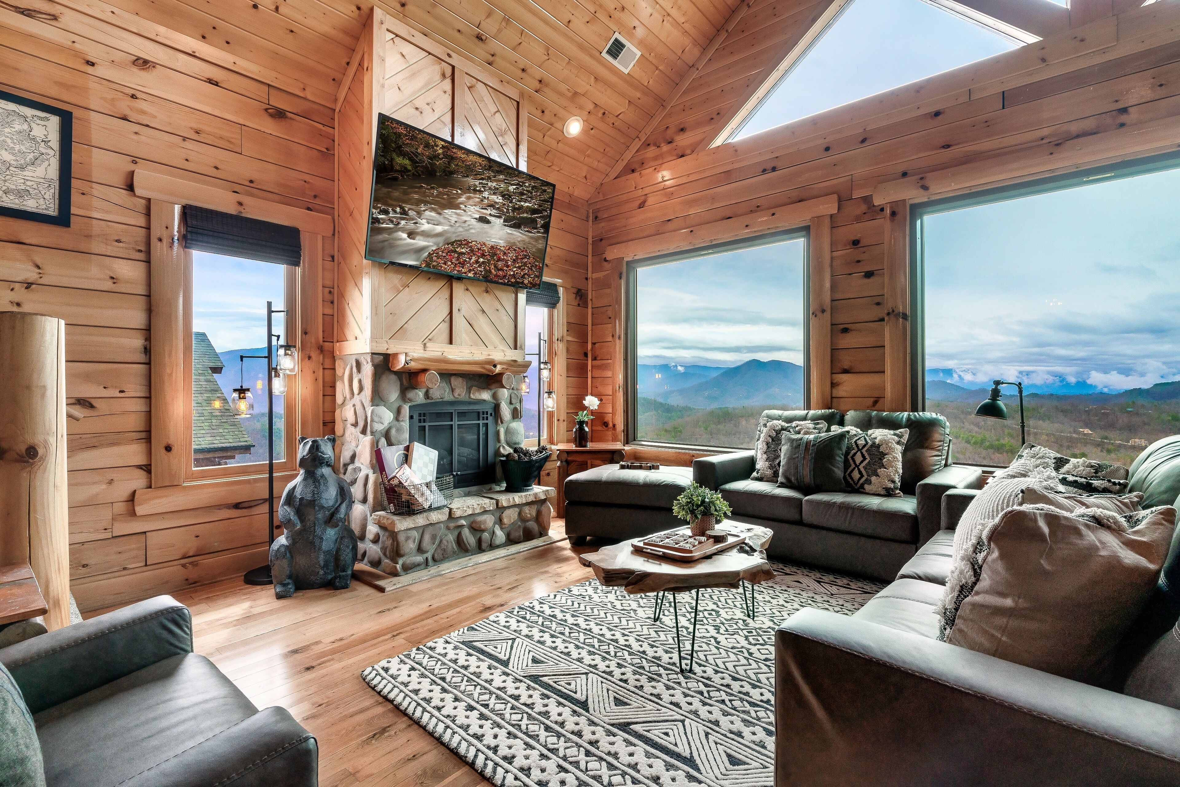 Smart TV, chimenea, videojuegos y futbolito 